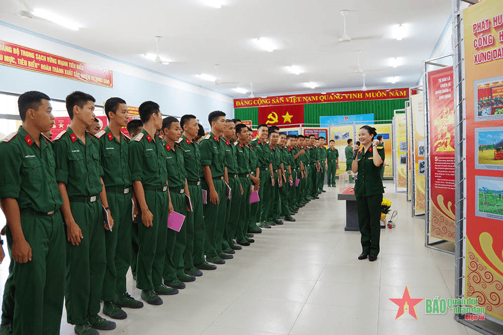 Bảo tàng Quân đoàn 4 triển lãm lưu động kỷ niệm các ngày lễ lớn