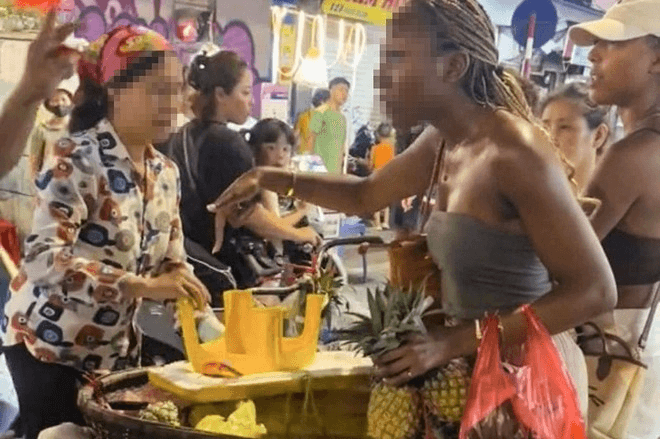 Hà Nội: Xử lý nghiêm vụ việc du khách nước ngoài bị "chặt chém" ở phố đi bộ