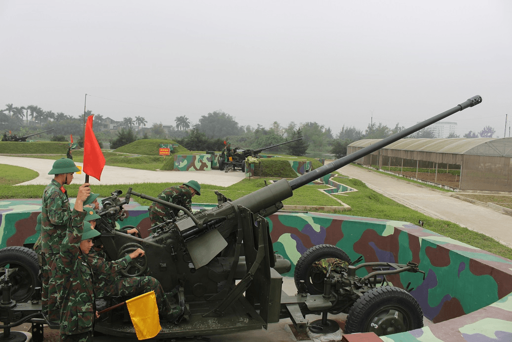Giữ bình yên bầu trời quê Bác