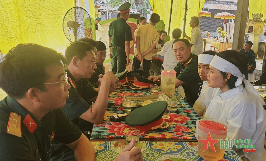 Bộ Chỉ huy Quân sự tỉnh Thừa Thiên Huế chia sẻ nỗi đau mất người thân của chiến sĩ