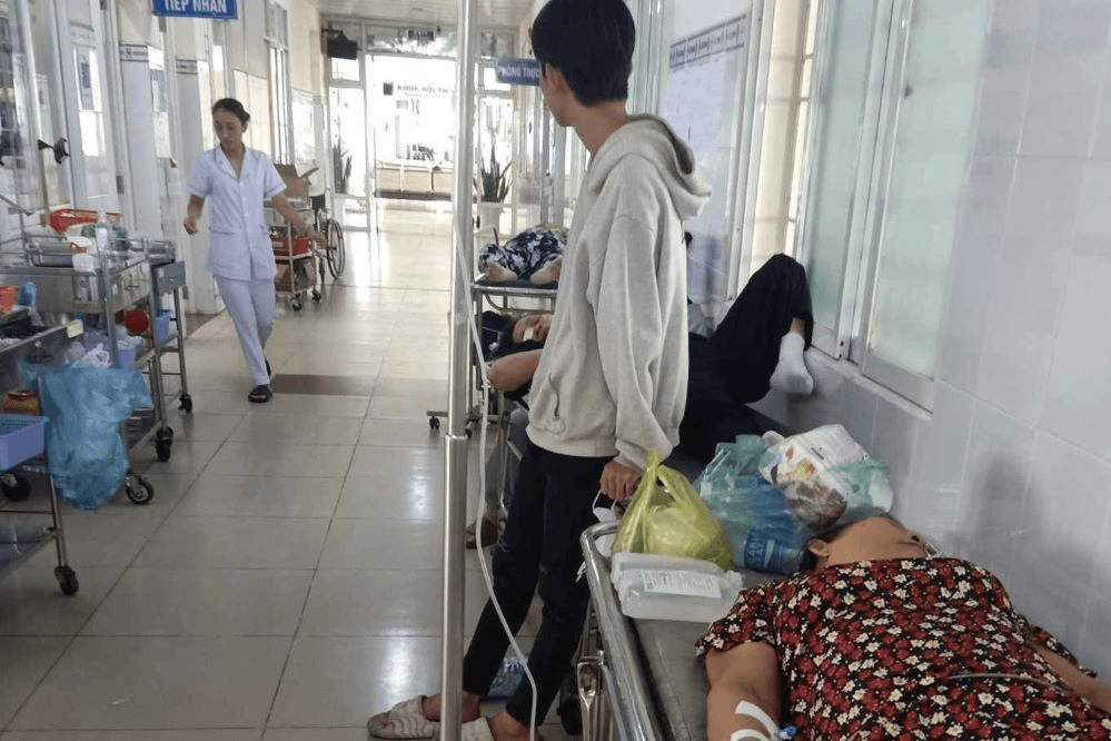 Đồng Nai: Nghi ngộ độc thực phẩm sau khi ăn bánh mì, hơn 70 người nhập viện
