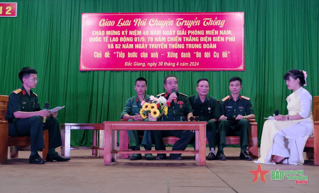 “Tiếp bước cha anh - Xứng danh Bộ đội Cụ Hồ” ở Trung đoàn 2