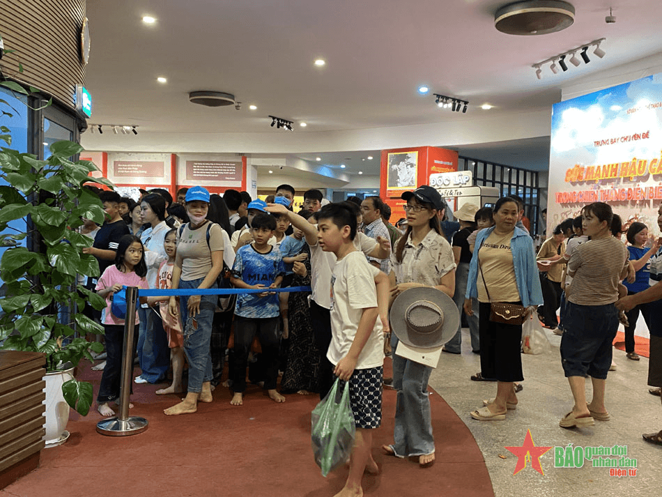 Điện Biên: Lượng du khách tham quan bức tranh panorama tiến sát mức kỷ lục