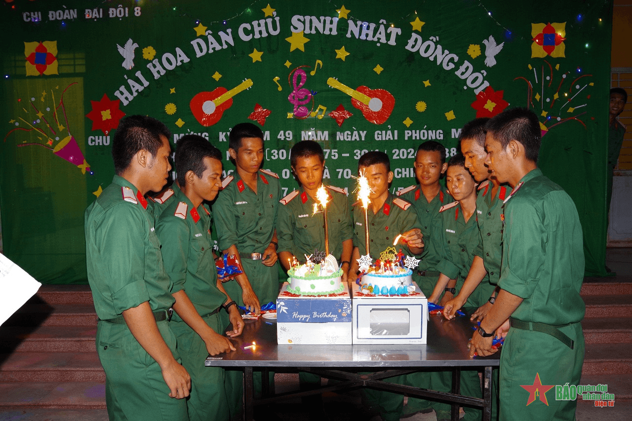 Xem bộ đội Quân khu 9 tổ chức "Sinh nhật đồng đội"