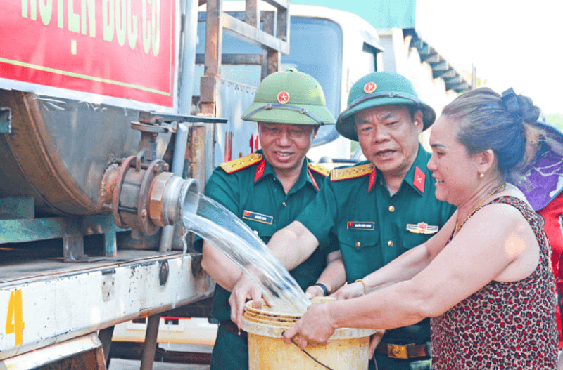 Giọt nước nghĩa tình quân dân