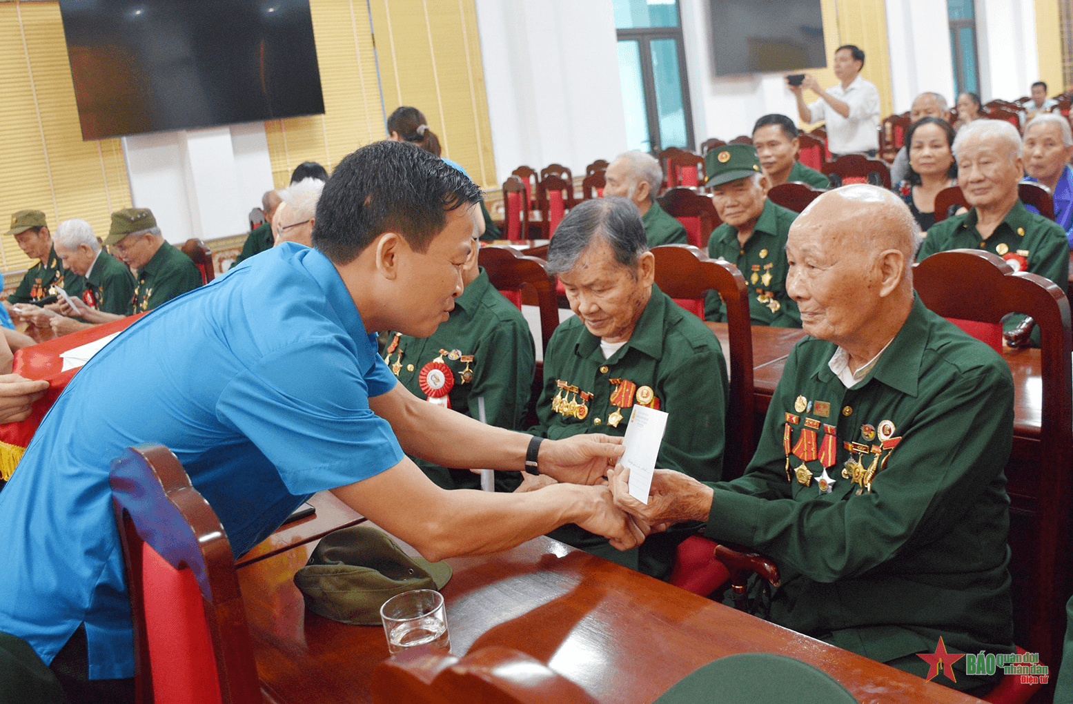 Liên đoàn Lao động tỉnh Điện Biên tri ân chiến sĩ Điện Biên