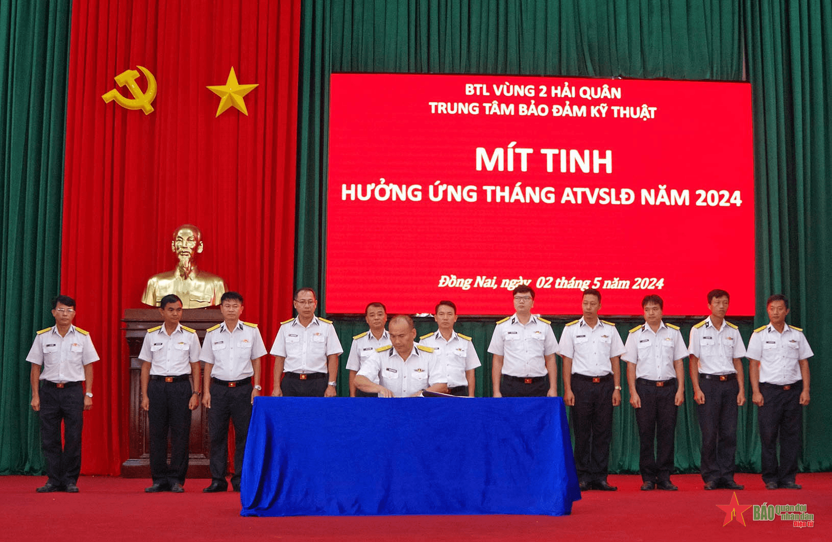 Trung tâm Bảo đảm kỹ thuật Vùng 2 Hải quân duy trì nghiêm các quy định về an toàn, vệ sinh lao động
