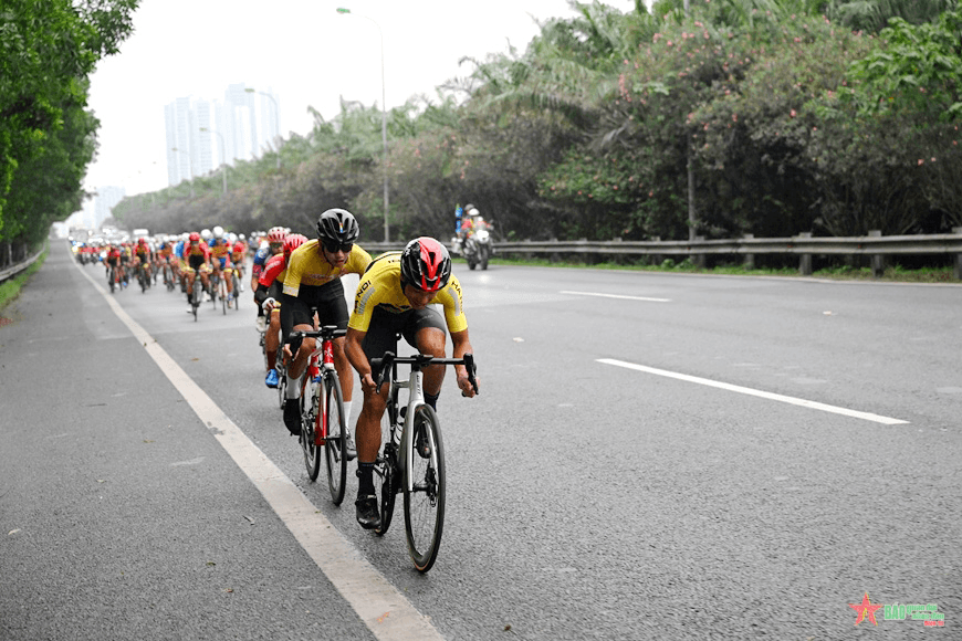 Chặng 2 Cuộc đua xe đạp về Điện Biên Phủ 2024: Tâm điểm đèo Phú Cường