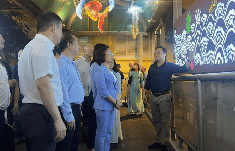 Hà Nội: Cầu đi bộ trở thành không gian nghệ thuật công cộng