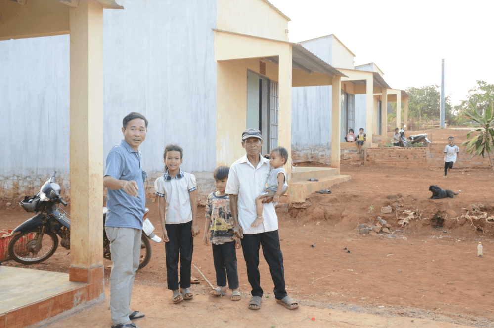 Giúp đồng bào vùng biên Bình Phước an cư lạc nghiệp