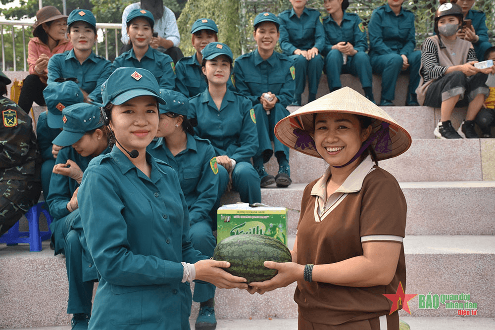 Thắm đượm tình dân