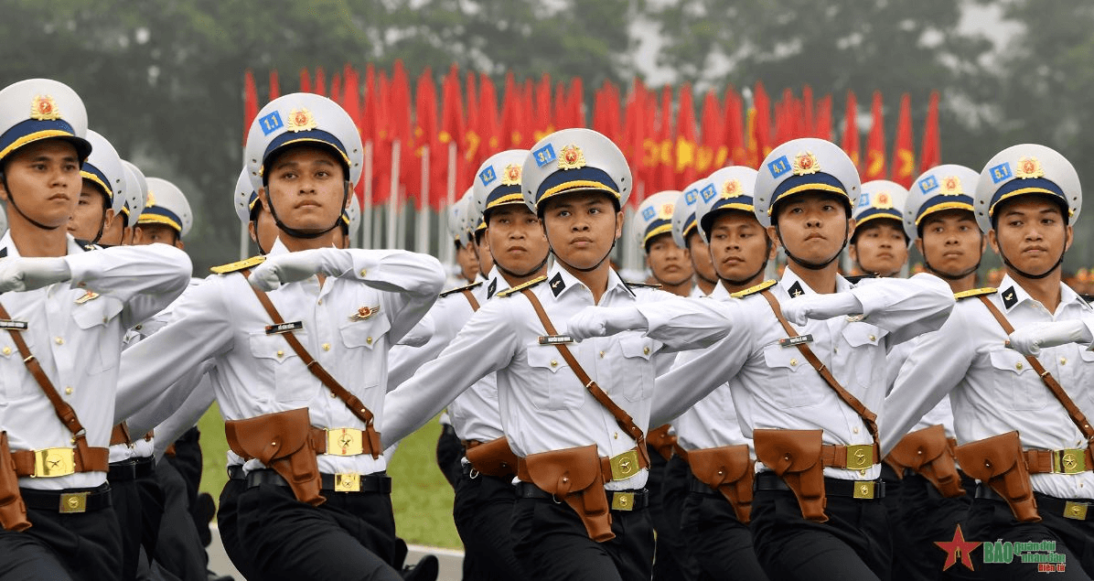Chuyển từ công chức quốc phòng sang sĩ quan, có cần cấp lại thẻ bảo hiểm y tế?