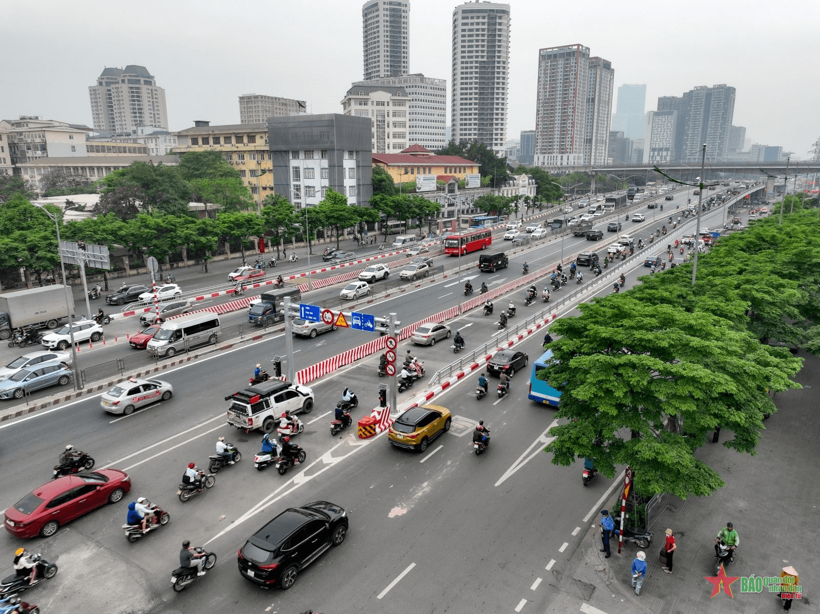 Hà Nội thông xe hai cầu vượt thép Mai Dịch rạng sáng 6-5