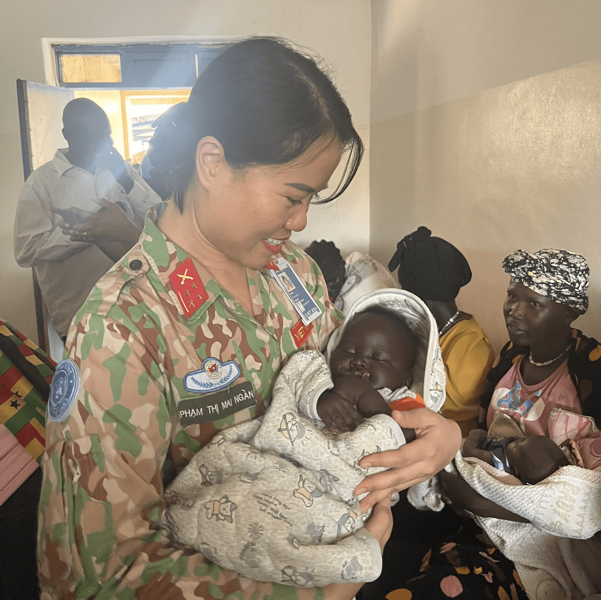 Nữ sĩ quan Việt Nam tham mưu quân lương ở Abyei