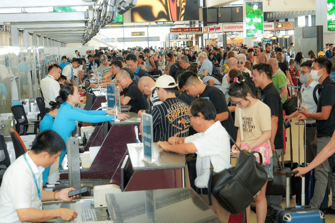 Giá vé máy bay nội địa tăng cao nhưng vẫn bảo đảm trong khung giá