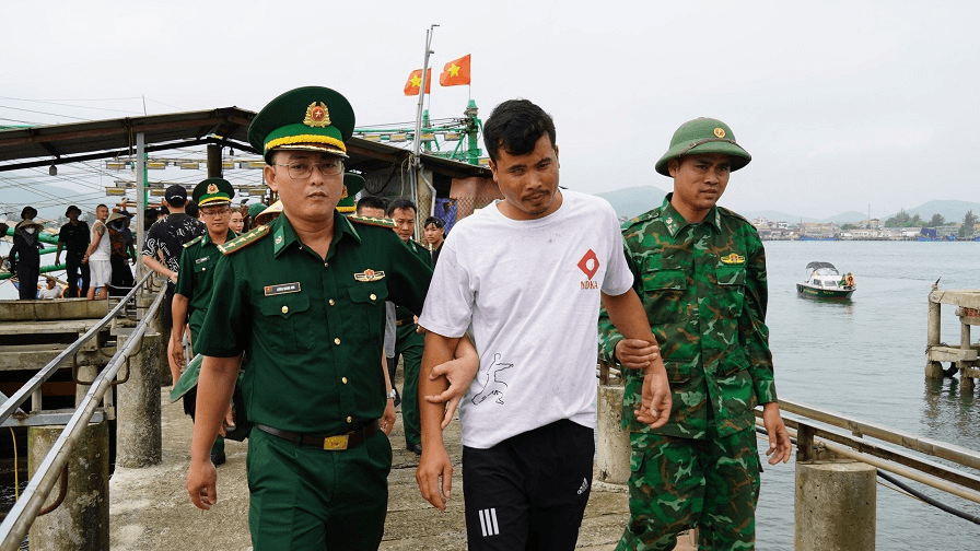Bộ đội Biên phòng tỉnh Quảng Bình: Tiếp nhận 4 ngư dân các tàu cá bị chìm, mất liên lạc trên biển