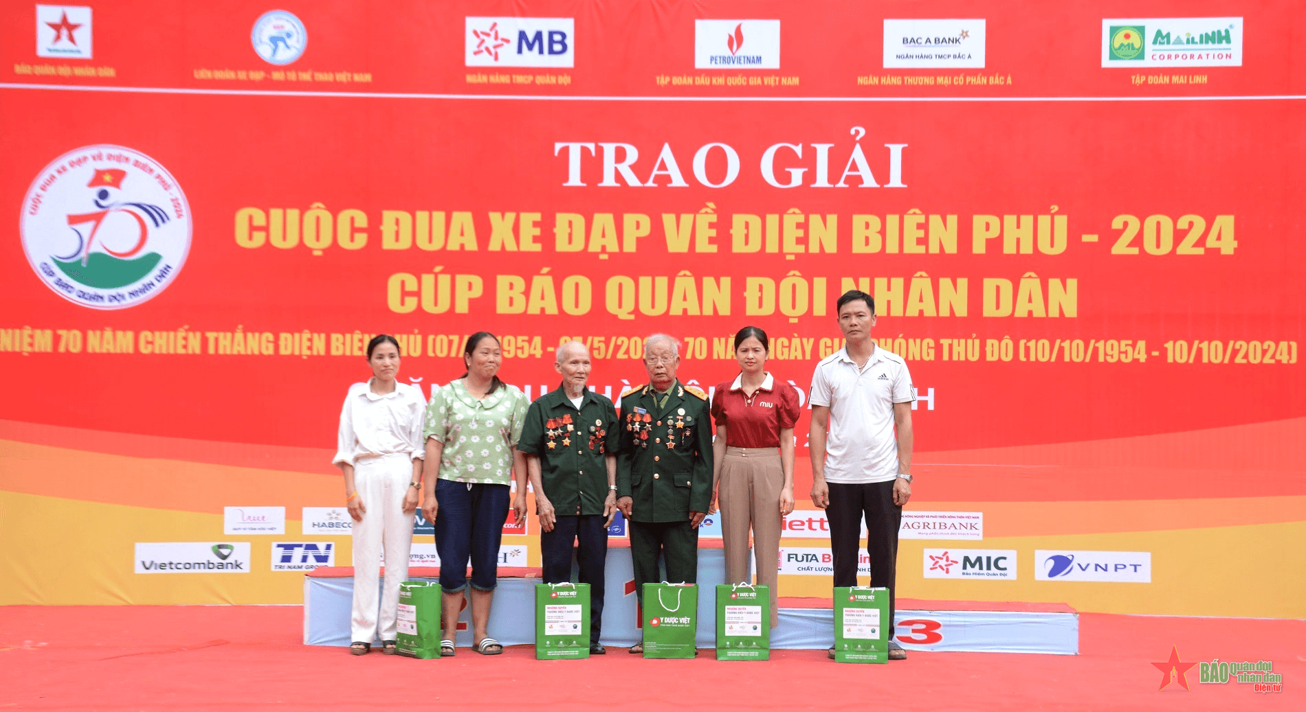 Cuộc đua xe đạp với nhiều hoạt động xã hội ý nghĩa