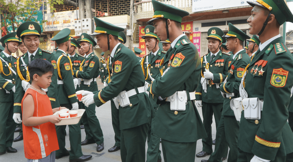 Tình quân dân ấm mãi