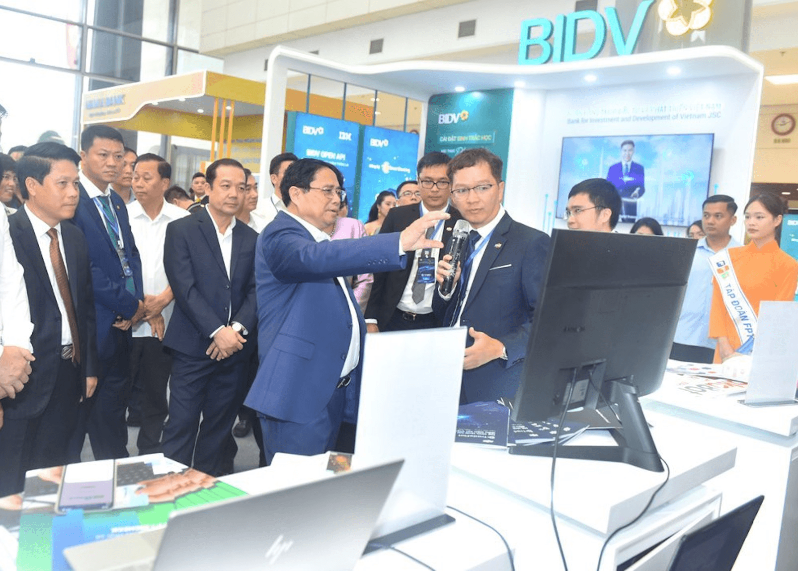 Thủ tướng Phạm Minh Chính dự sự kiện Chuyển đổi số ngành Ngân hàng năm 2024