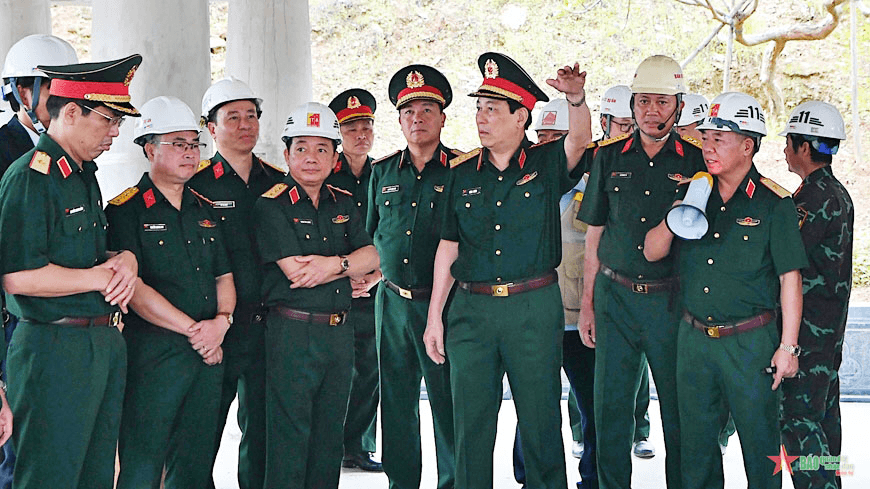 Đại tướng Lương Cường kiểm tra công trường dự án Bảo tàng Lịch sử quân sự Việt Nam