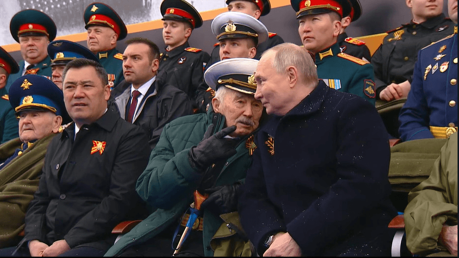 Tổng thống Putin trò chuyện với cựu chiến binh tham gia Chiến tranh Vệ quốc vĩ đại