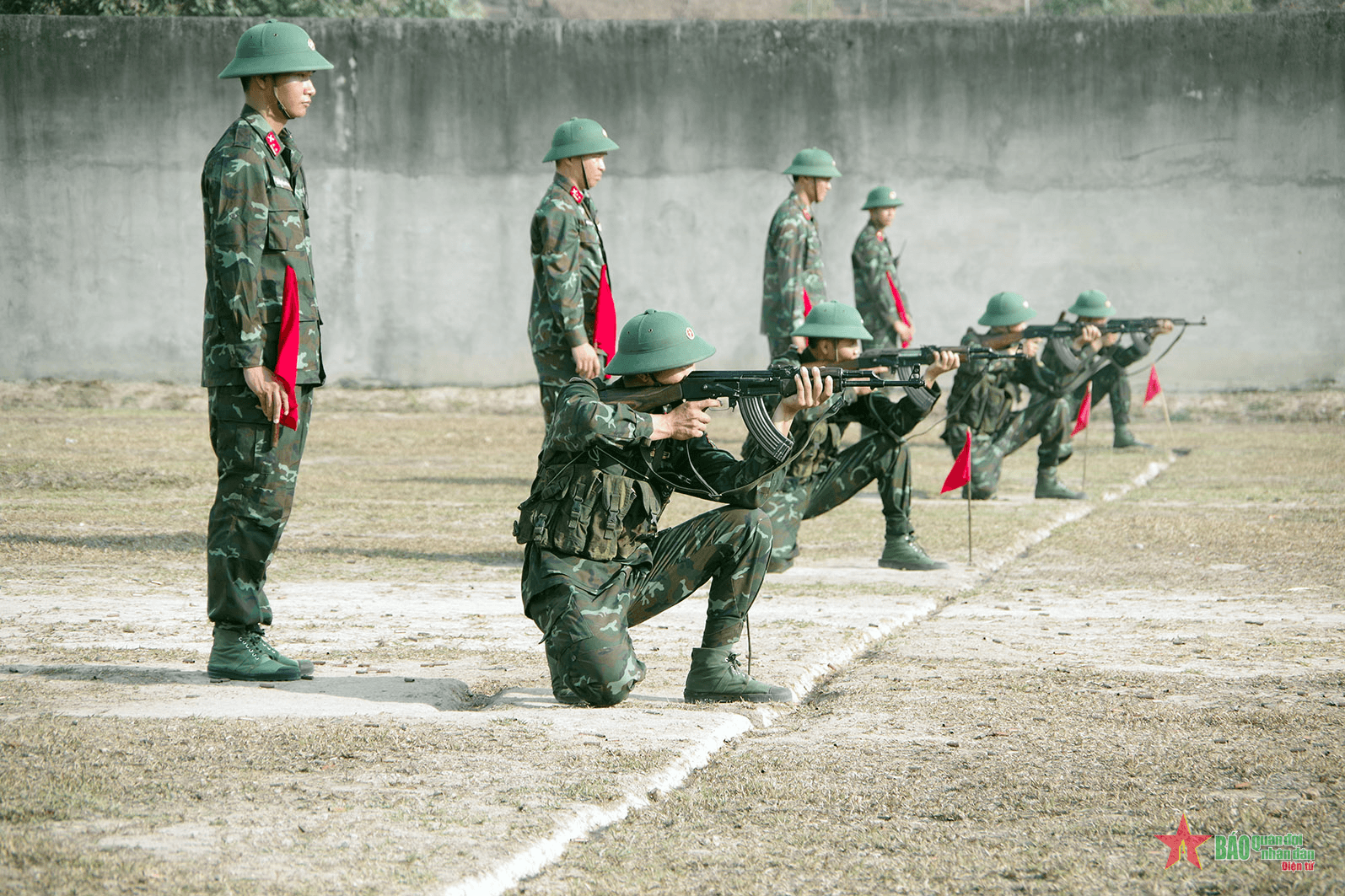 Quân đoàn 4 tổ chức tham quan về kiểm tra “ba tiếng nổ” cho chiến sĩ mới