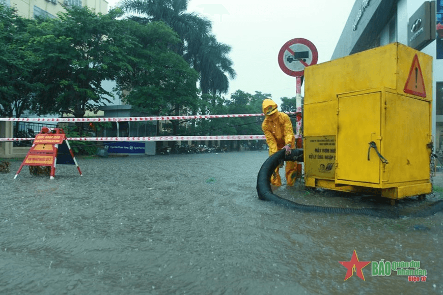 Người dân cần làm gì để an toàn trong mưa dông, lốc sét?