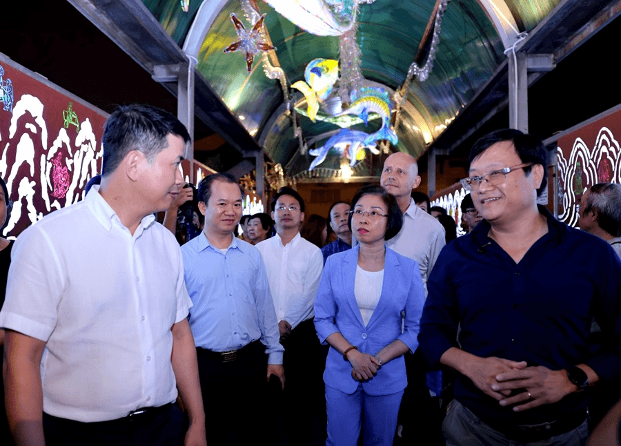 Cây cầu nối “bờ vui” cho người dân