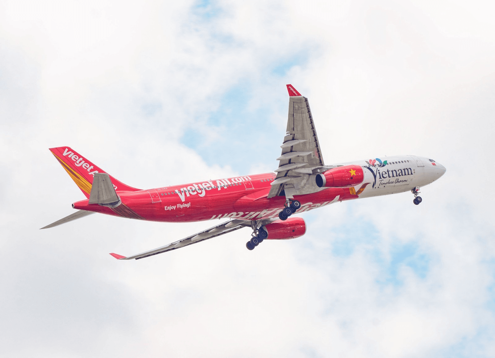 Cùng Vietjet bay khắp thế giới, làm mới chính mình đón hè rực rỡ