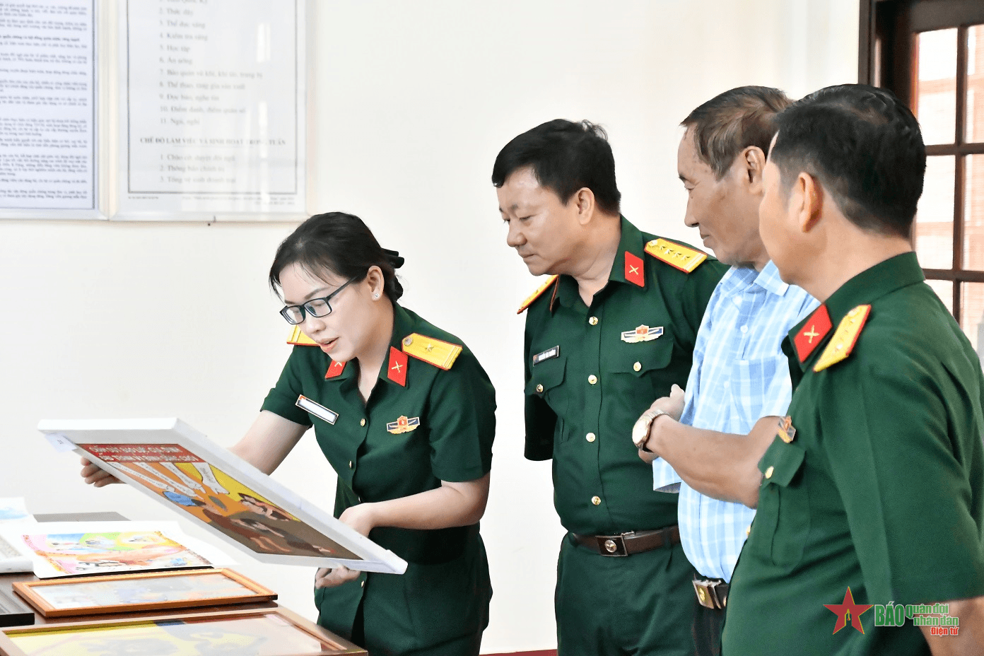 Quân khu 9: Xét tuyển 21 tác phẩm tranh gửi dự thi toàn quân