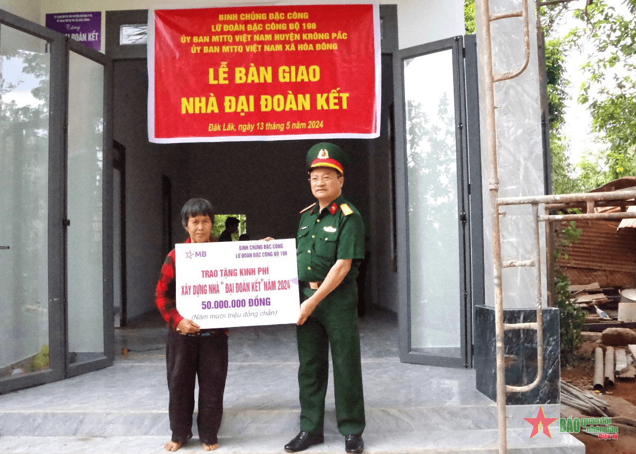 Lữ đoàn Đặc công 198 (Binh chủng Đặc công) bàn giao Nhà đại đoàn kết