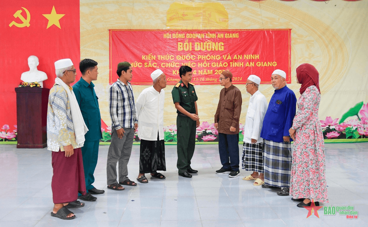An Giang: Bồi dưỡng kiến thức quốc phòng và an ninh cho chức sắc, chức việc Hồi giáo