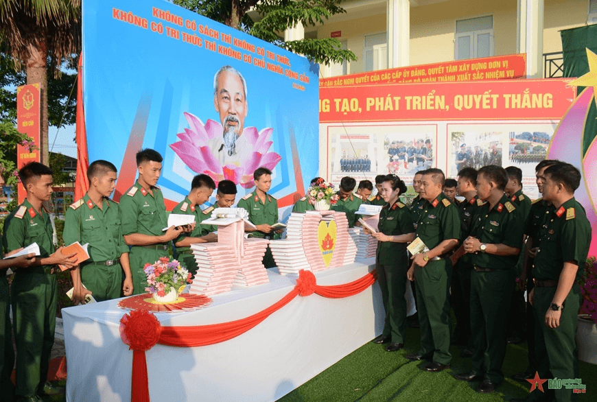 Triển lãm, trưng bày sách, giao lưu văn nghệ “Nhớ về Bác lòng ta trong sáng hơn”