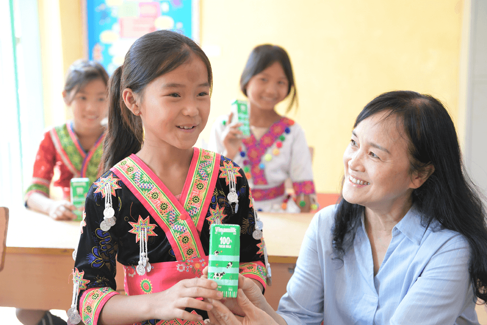Nỗ lực nhiều hơn để mọi trẻ em được uống sữa