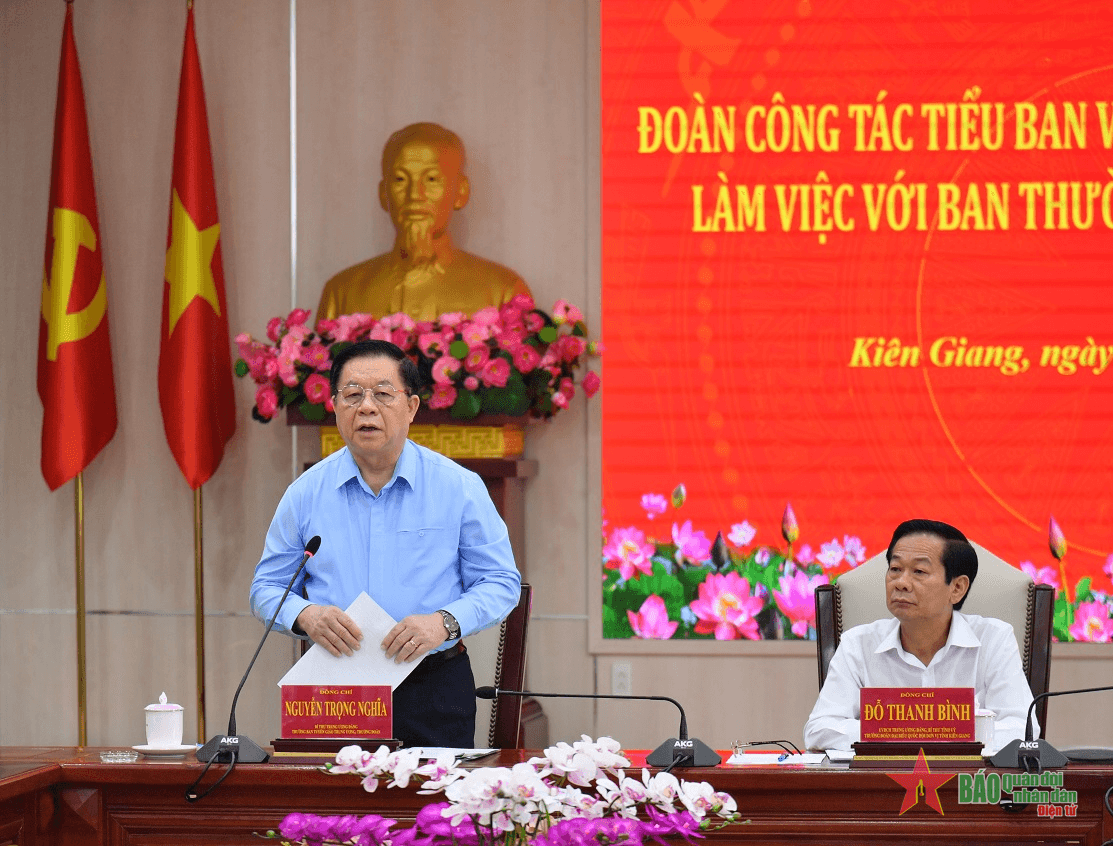 Đồng chí Nguyễn Trọng Nghĩa làm việc với Ban Thường vụ Tỉnh ủy Kiên Giang