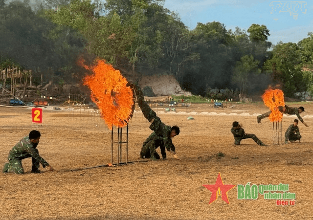 Đoàn công tác Học viện Quốc phòng tham quan, thực tế Lữ đoàn Đặc công 198