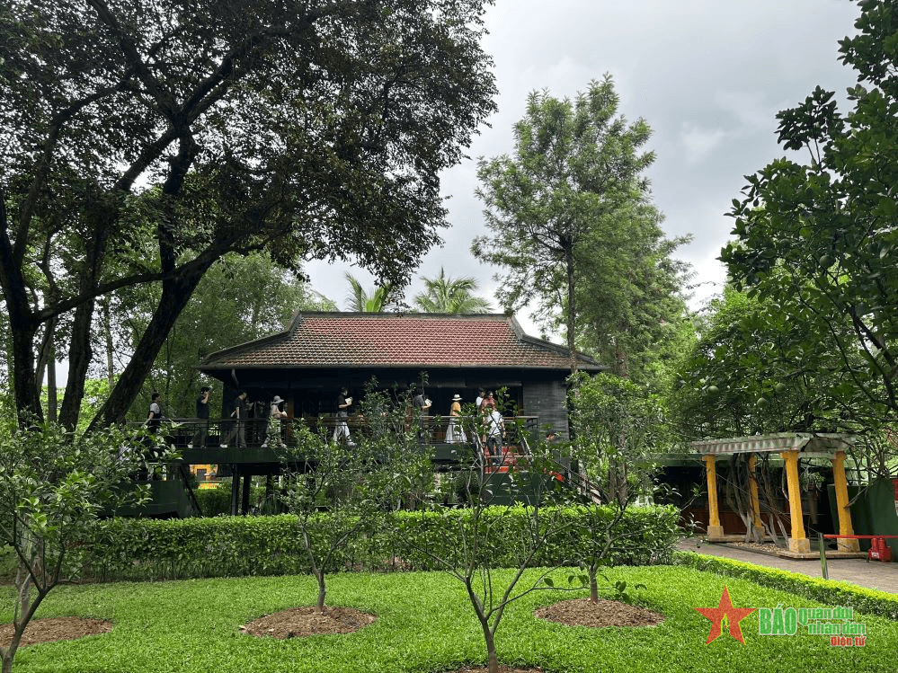 Tháng Năm nhớ Bác