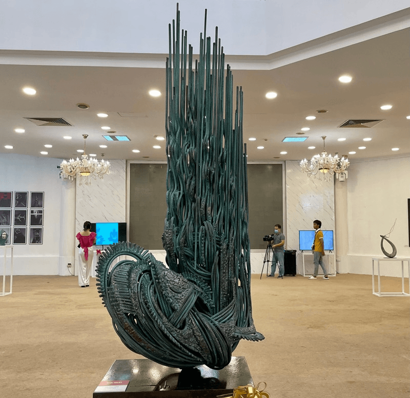 Nhìn thẳng - Nói thật: Nghệ sĩ trẻ đừng... già!