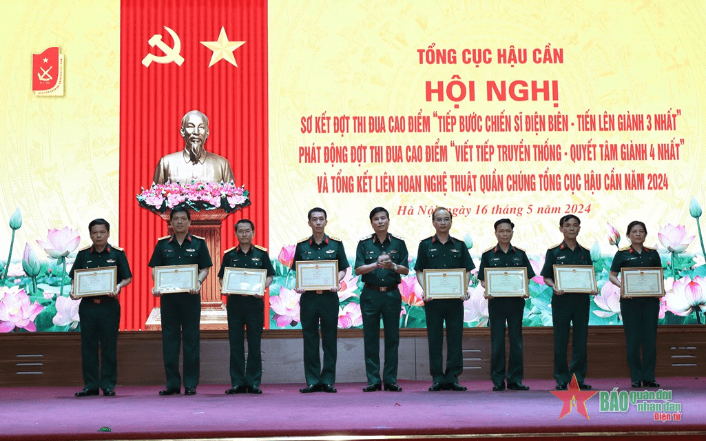 Cán bộ, chiến sĩ Tổng cục Hậu cần “Viết tiếp truyền thống - Quyết tâm giành 4 nhất”
