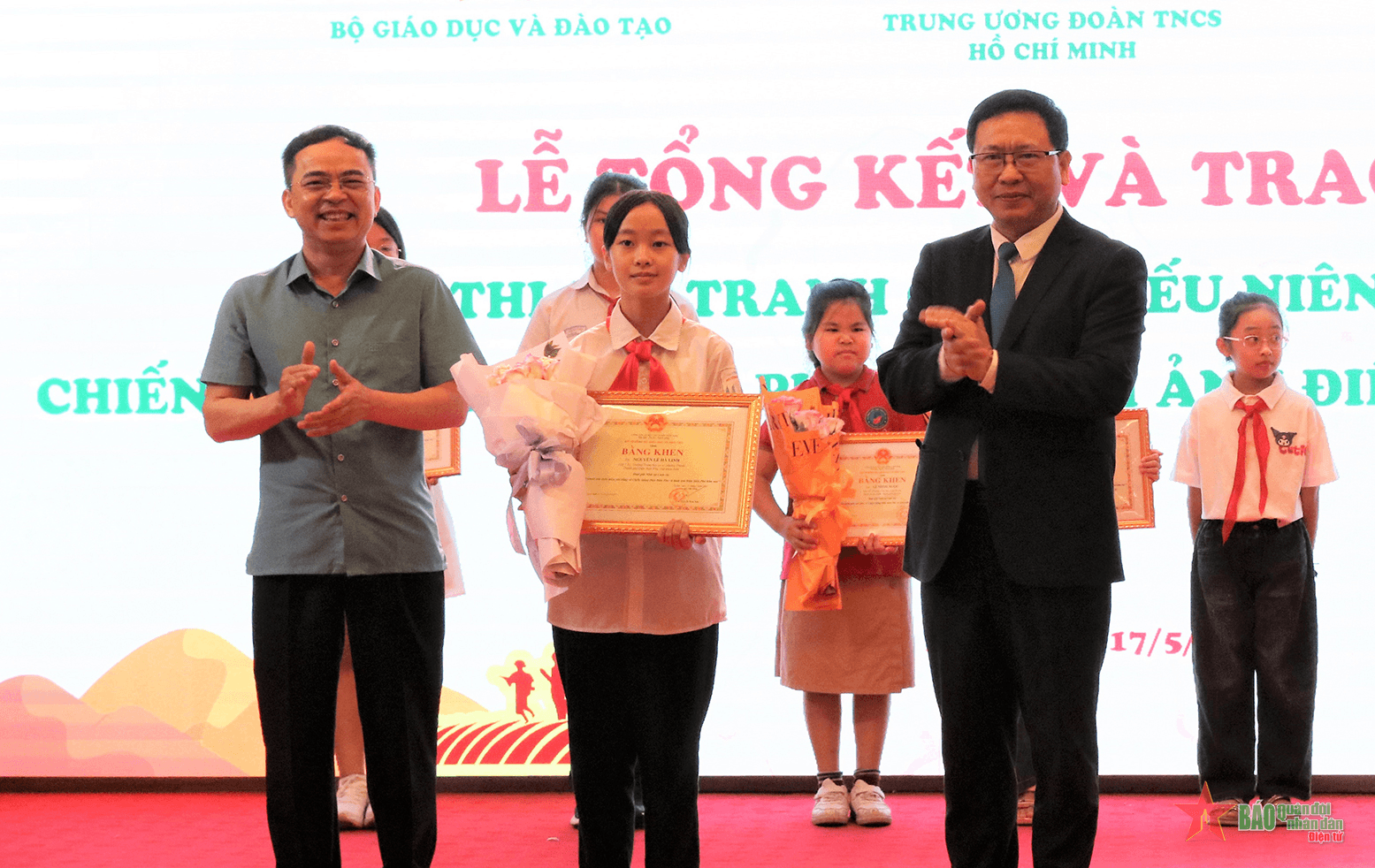Trao thưởng 124 tác phẩm tại Cuộc thi vẽ tranh về Chiến thắng Điện Biên Phủ