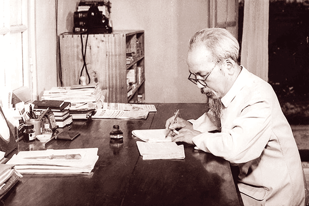 Chủ tịch Hồ Chí Minh với những bài thơ mừng sinh nhật