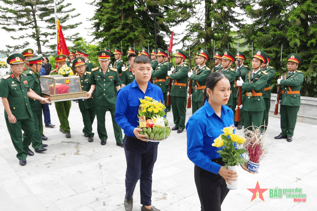 Hà Tĩnh tổ chức lễ truy điệu và an táng hài cốt liệt sĩ