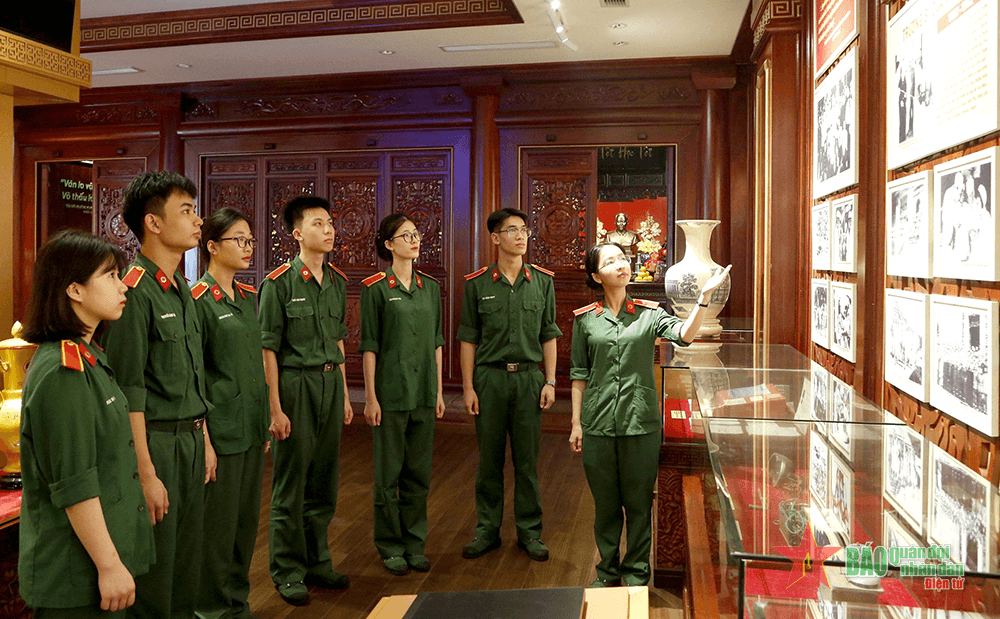 Nữ sinh quân y khát khao cống hiến