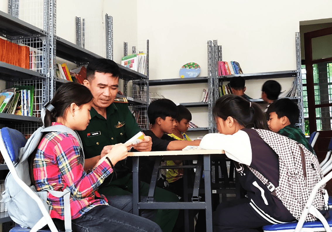 Giúp tộc người Đan Lai “trồng người” - Bài 1: Bố Thắm Bộ đội Biên phòng