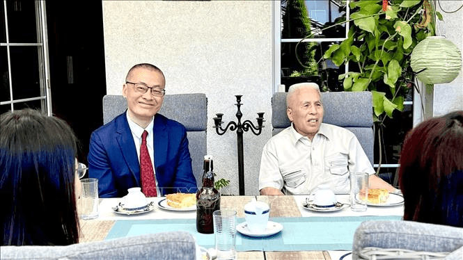 Kỷ niệm 134 năm Ngày sinh Chủ tịch Hồ Chí Minh: Đại sứ quán Việt Nam tại Đức tổ chức chuỗi hoạt động kỷ niệm sinh nhật Bác