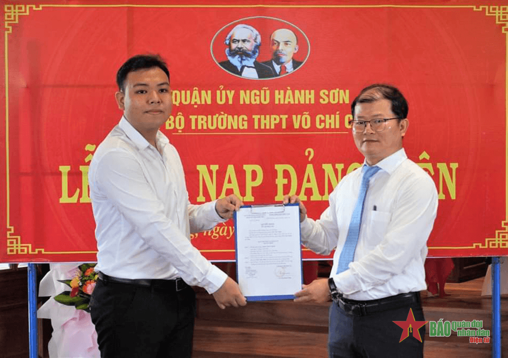 Dâng Bác những bông hoa việc tốt