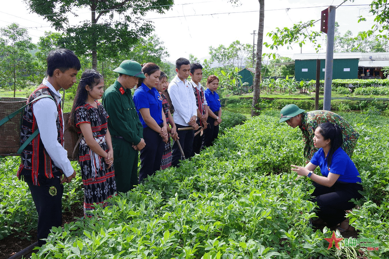 Thi đua “một người làm việc bằng hai”