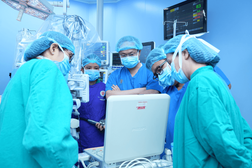 Lần đầu ghép tim cho bệnh nhân đã cấy dụng cụ hỗ trợ thất trái