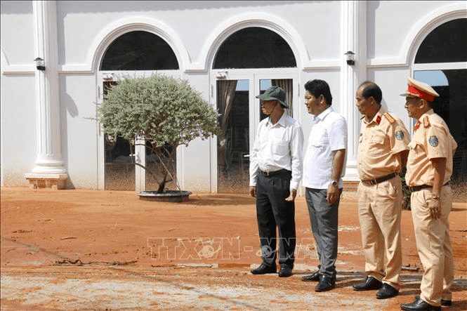 Huy động lực lượng, phương tiện khắc phục sự cố cát tràn do mưa lớn tại Phan Thiết