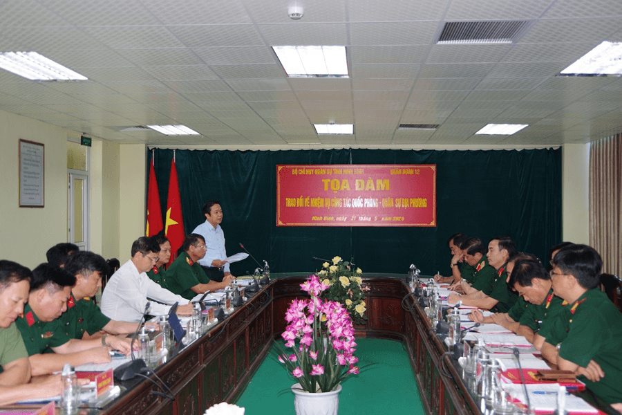 Tọa đàm trao đổi về nhiệm vụ công tác quốc phòng, quân sự địa phương